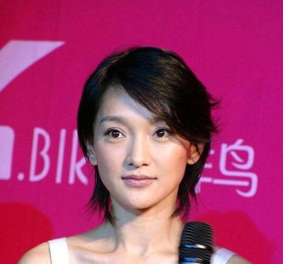 女星早年照片合集,高圆圆带牙套,杨紫甜美,谁的