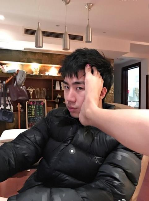 骚男:明人不说暗话，我喜欢你女朋友!下一秒七七血崩