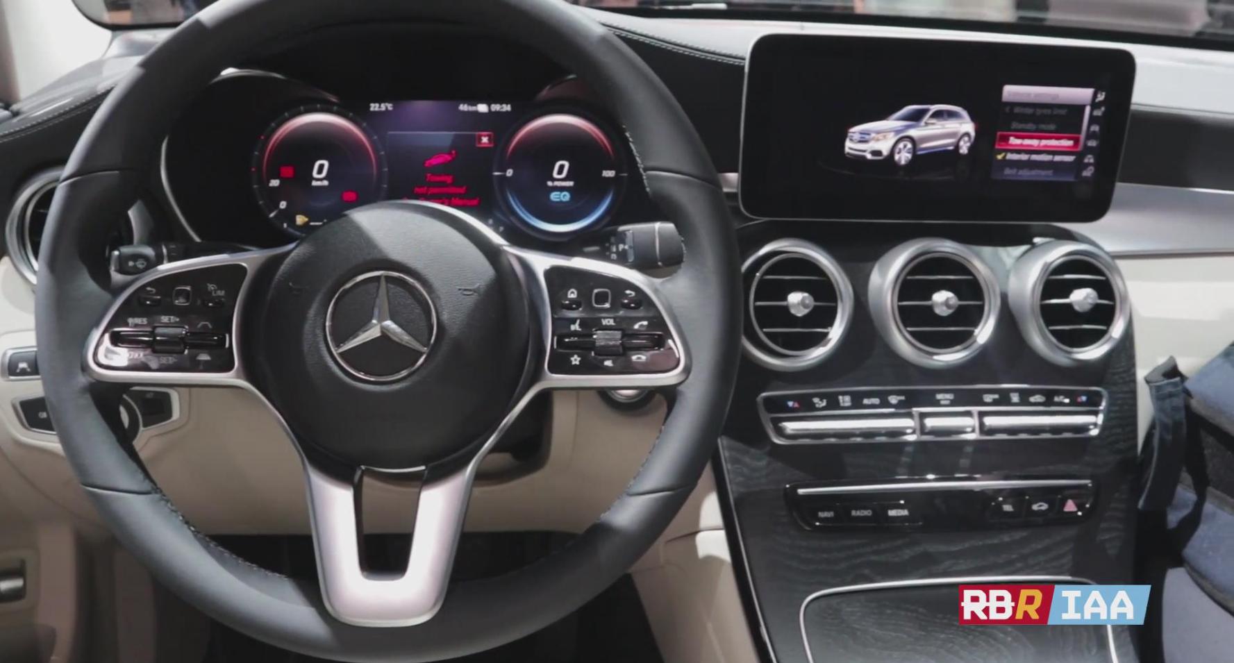 奔驰C级GLC级改换新内饰, 三大改进更时尚更好用, 一处败笔