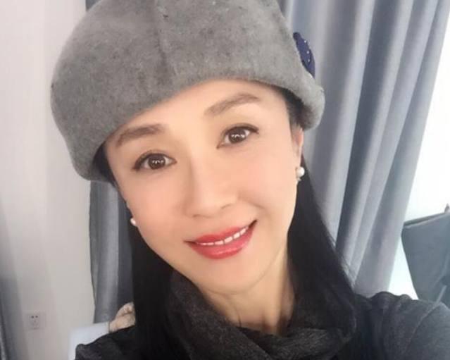 曾经的娱乐圈第一美人,单身20年无人敢娶