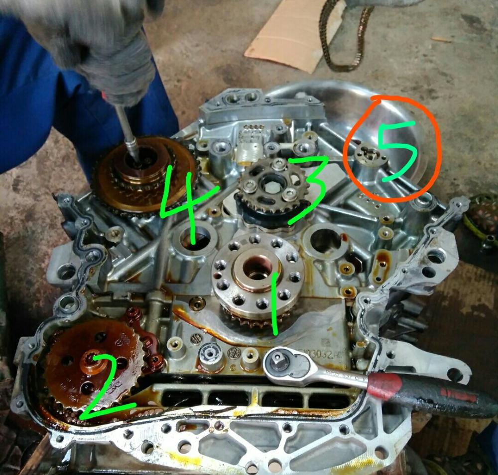 4gb3发动机正时链条,4gb2发动机正时链条图 奥迪发动机的正时链条是什么样的? 汽修师傅拆开了奥迪v6发动机!