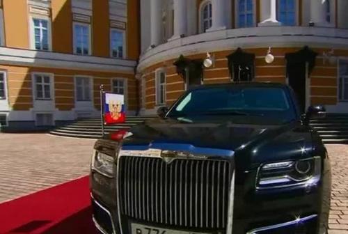 普京四个任期的不同座驾，前三台都是奔驰，第四台是山寨劳斯莱斯