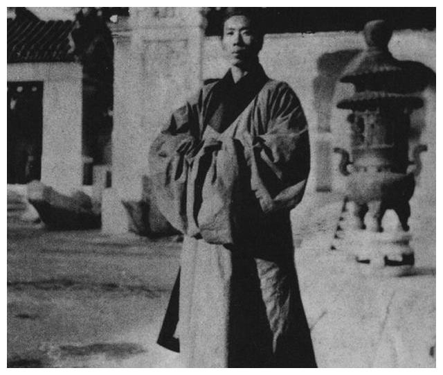 难得的老照片:一百年前,中国老道士,真侠义!