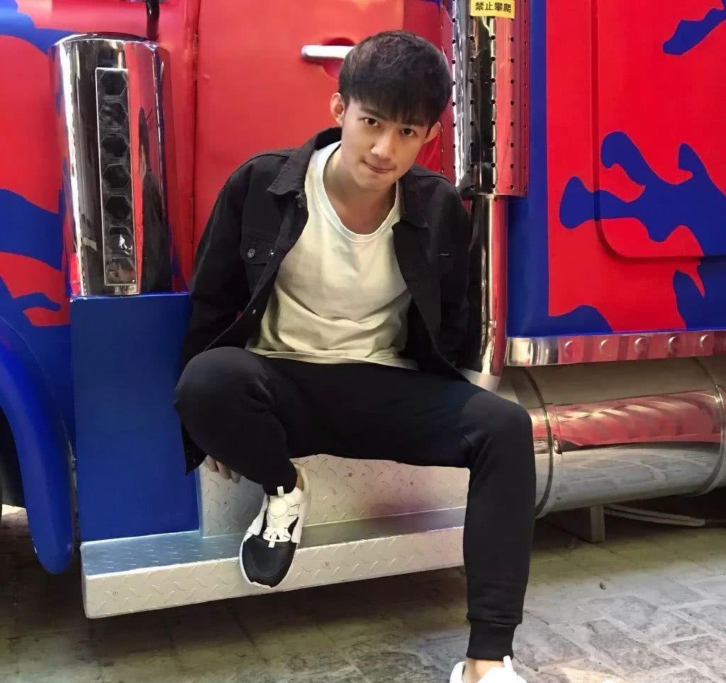 帅哥∣一枚颜值爆棚的小奶狗,别人的男友从没