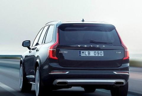 它是一款顶级安全车，配2，0L，8AT动力，开在路上绝对放心