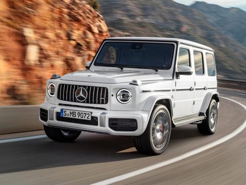 配有巨大轮毂的骑士，2018款梅赛德斯AMG G63