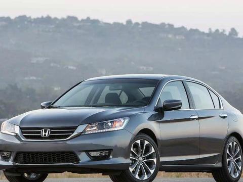 国内跑长途常见的四款中型车，不是凯美瑞，不是奥迪，而是这辆