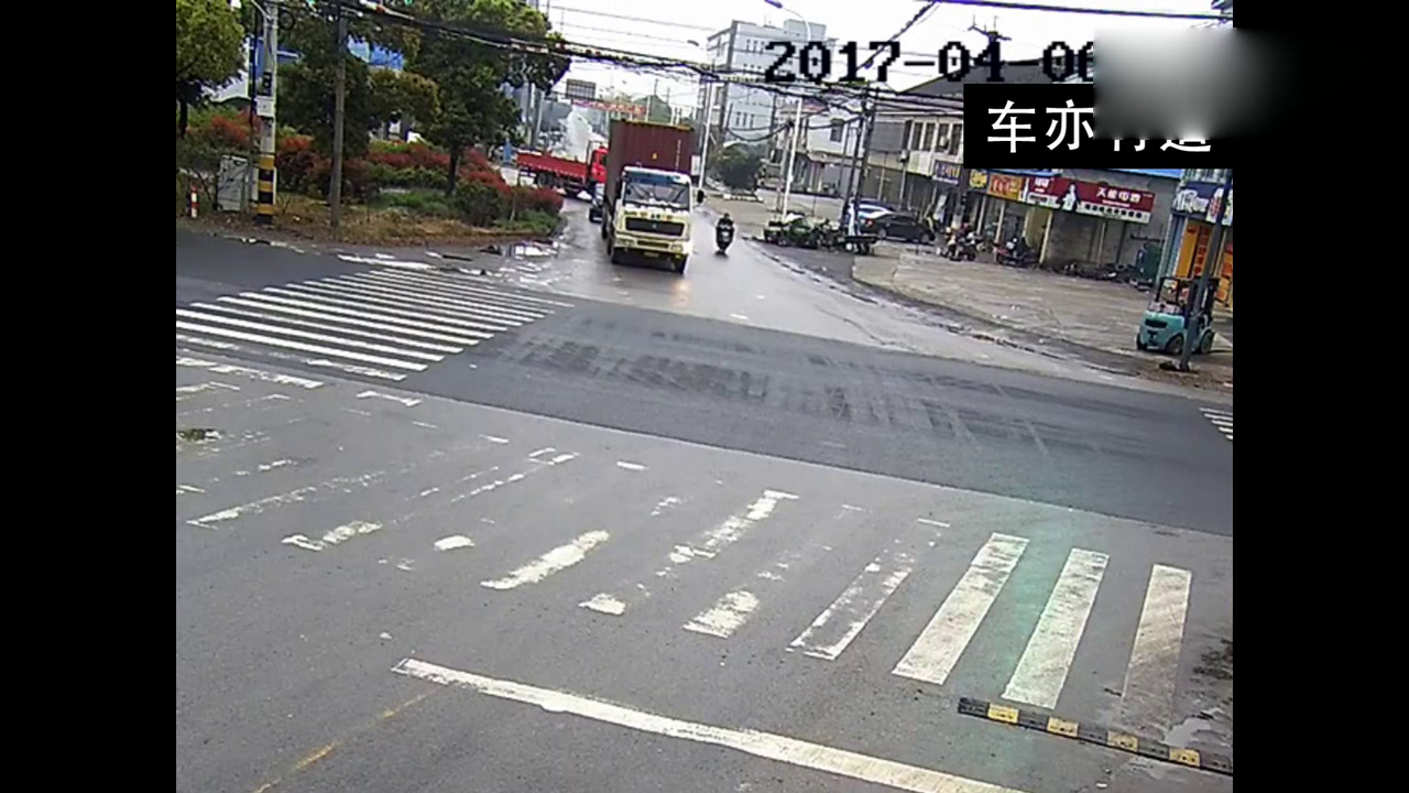 电动车司机死里逃生，否则这黑锅谁背的起