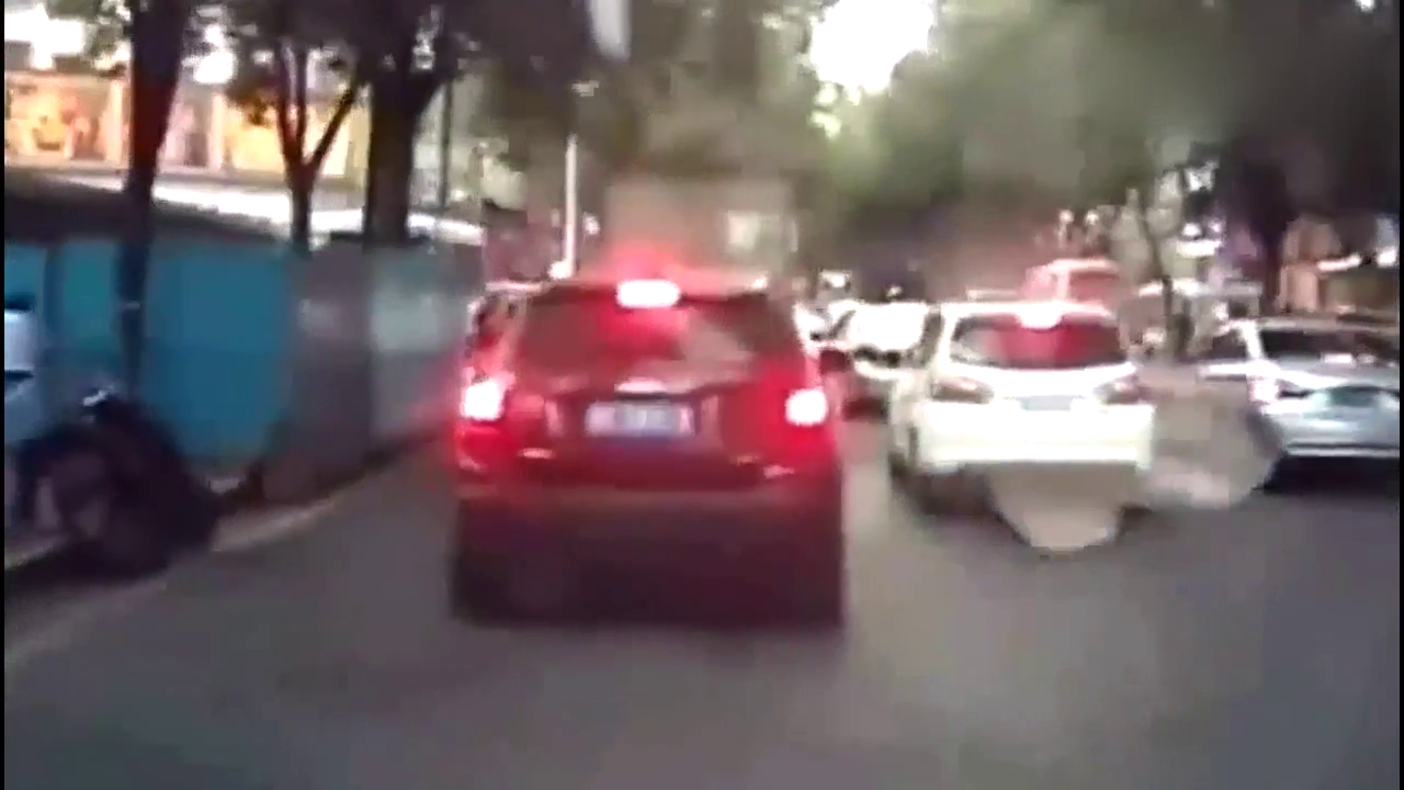 看了这些车祸才明白，为什么会有这么多司机恨电动车！