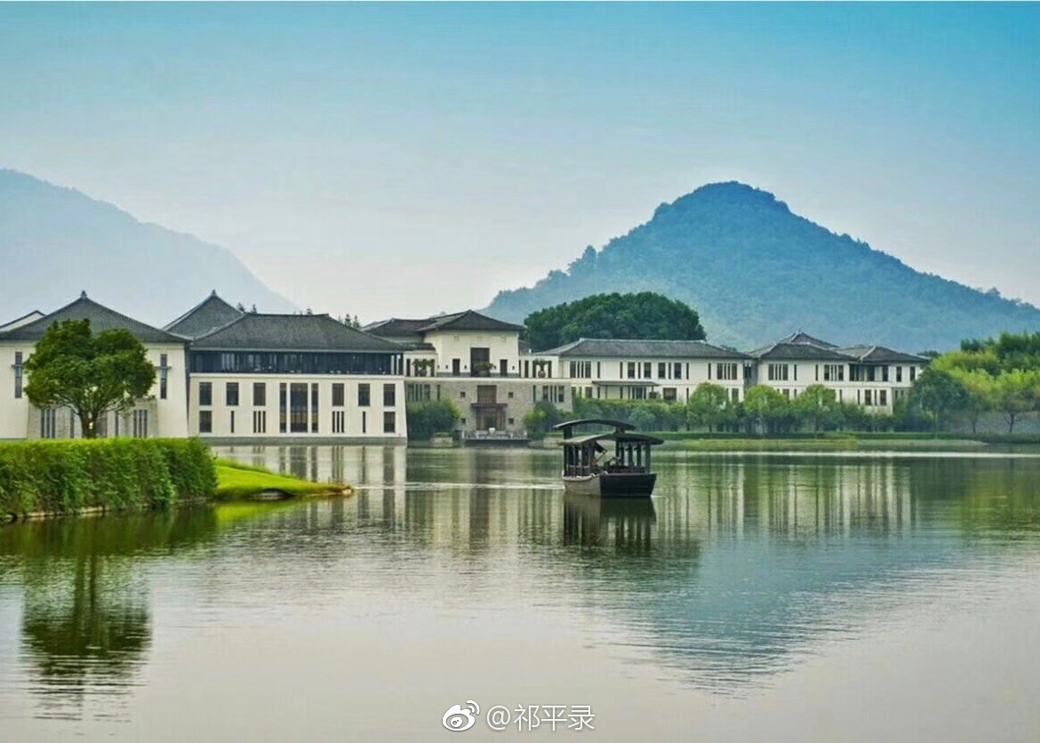 杭州富春江船屋，从《富春山居图》里走出的中国绝美山水酒店