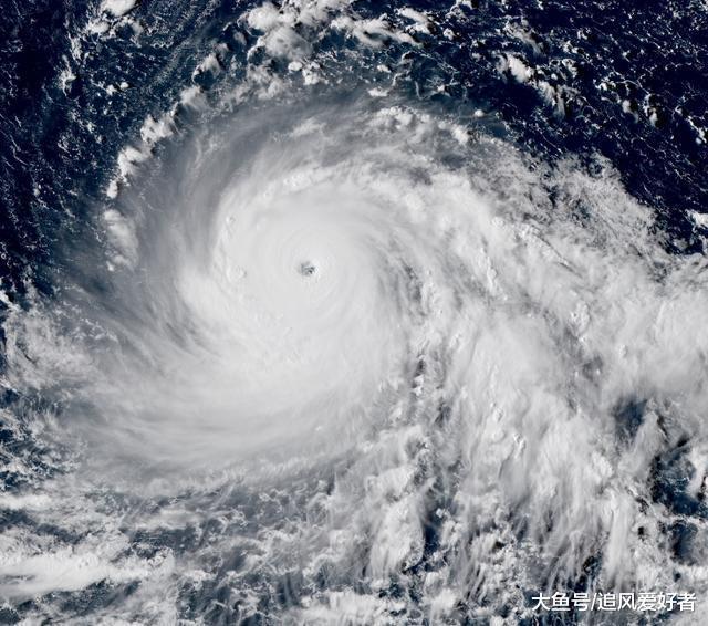 20张高清卫星照片记录超强台风山竹风眼打开