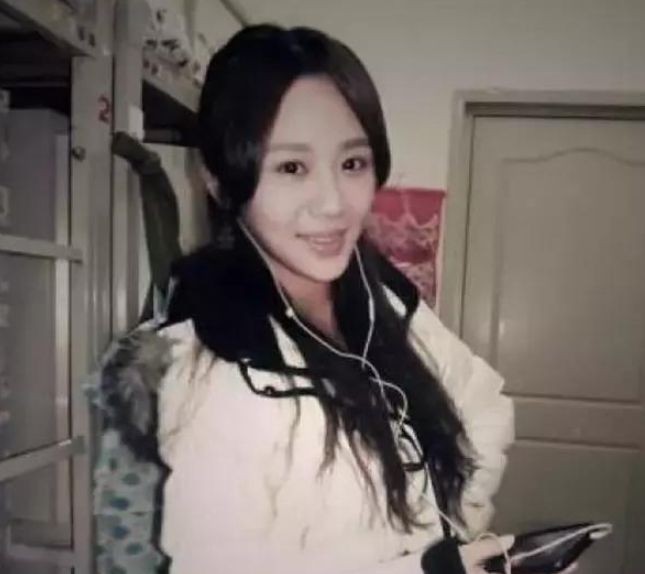 女星早年照片合集,高圆圆带牙套,杨紫甜美,谁的