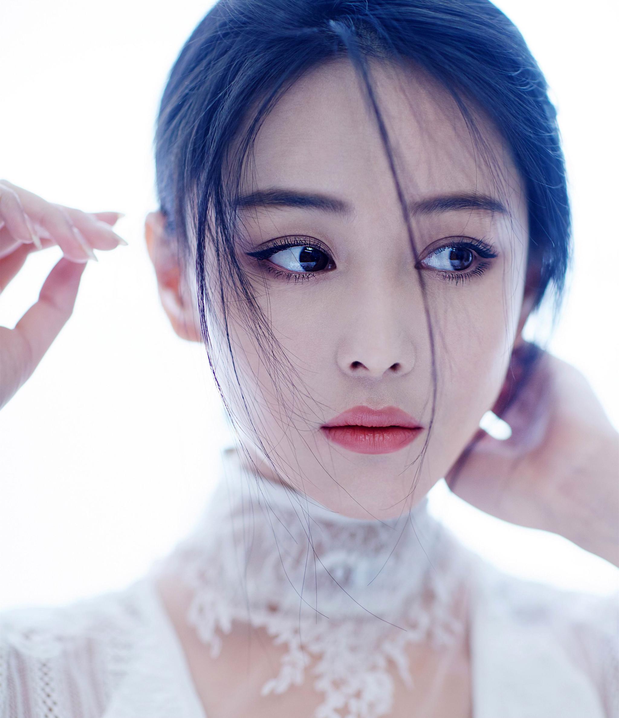 她刚出道就演女主,比张馨予还漂亮演技还好