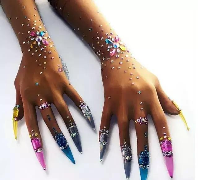 自带美甲效果嘅丝袜手套?边个想要啊!