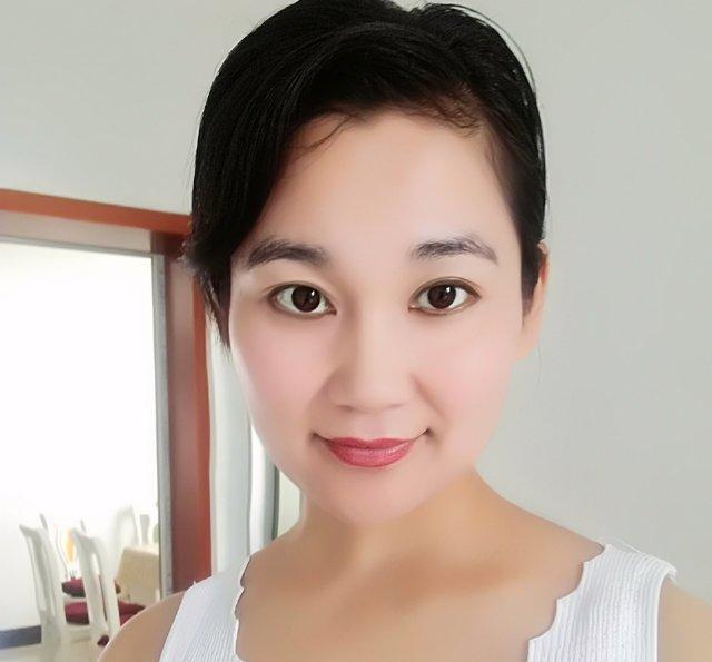 人老心不老40岁的风韵女人依然喜欢自拍