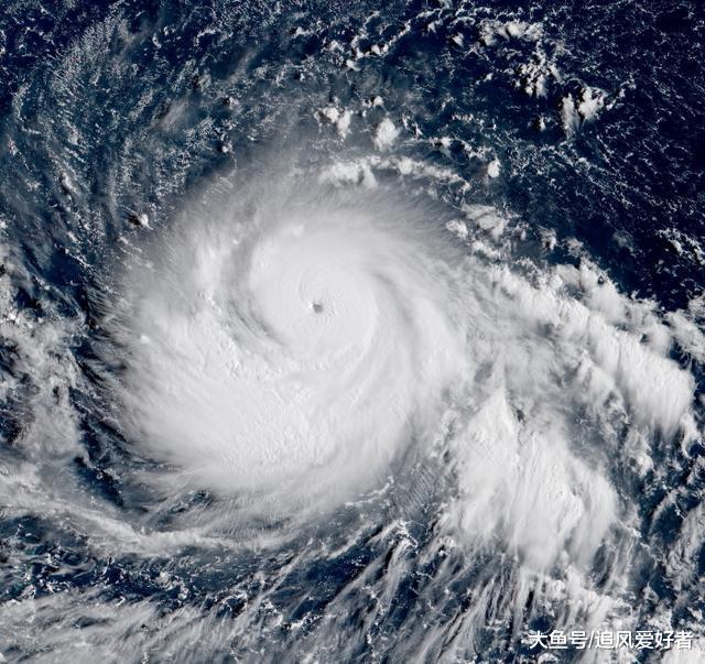 20张高清卫星照片记录超强台风山竹风眼打开