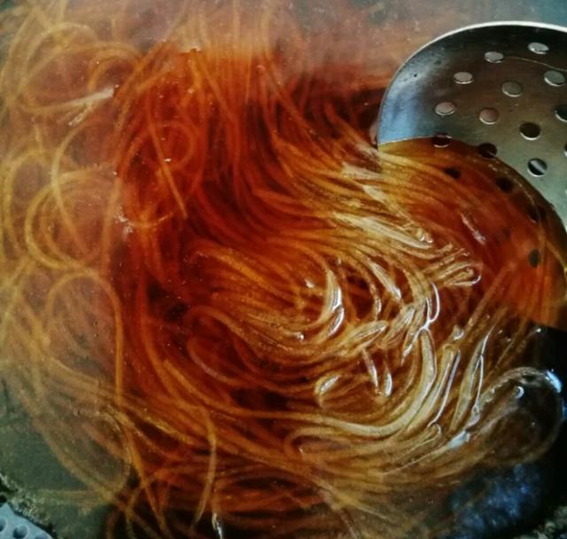 鹦鹉炒粉这样炒着吃,肉末上树弱爆了蚂蚁站着不动图片