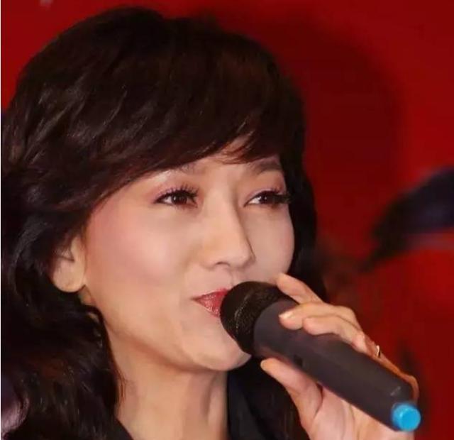 这些明星没有了苹果肌你还喜欢吗?再不努力真