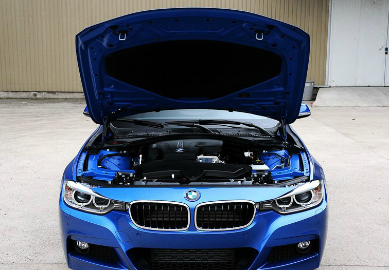 2019款宝马3系即将上市,奥迪A4将迎来一个强