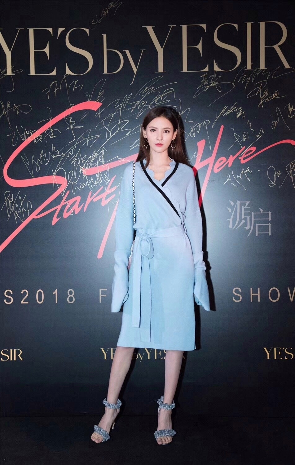 张予曦穿件吊带出门,短裤却系了条"安全带"网友:太会玩了!