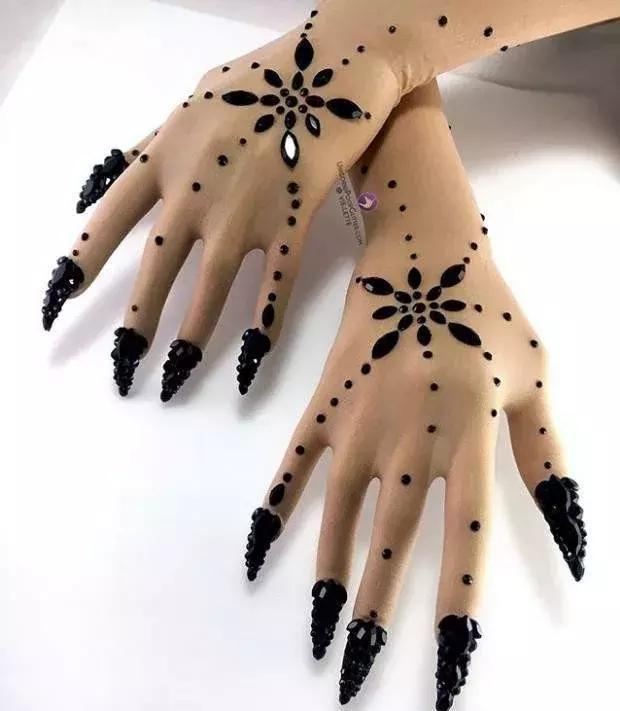 自带美甲效果嘅丝袜手套?边个想要啊!