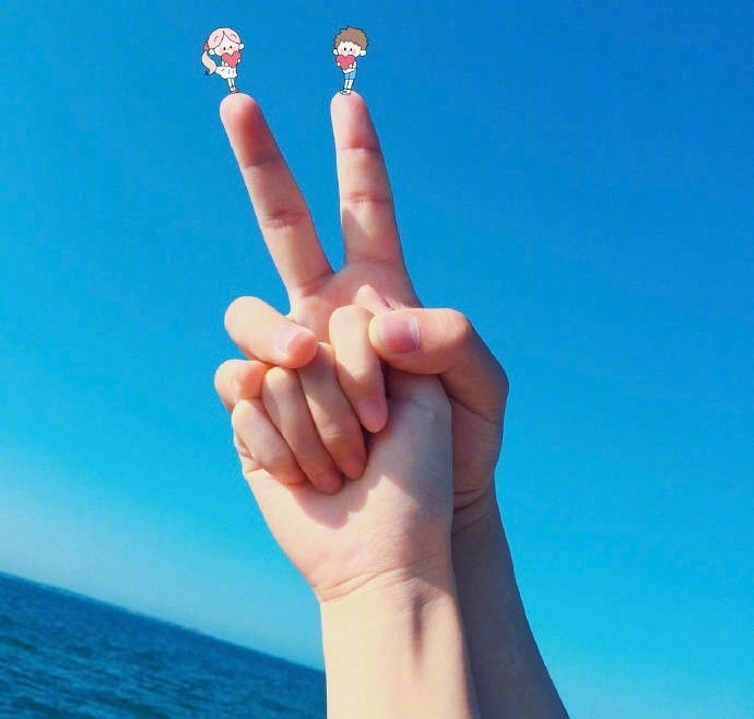 最近很火的情侣手势照,马住!