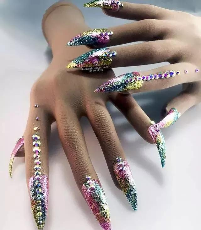 自带美甲效果嘅丝袜手套?边个想要啊!