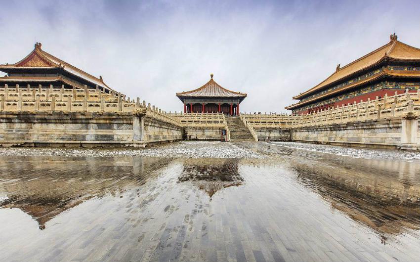 为什么故宫内一棵树都没有?听完导游的讲解,游