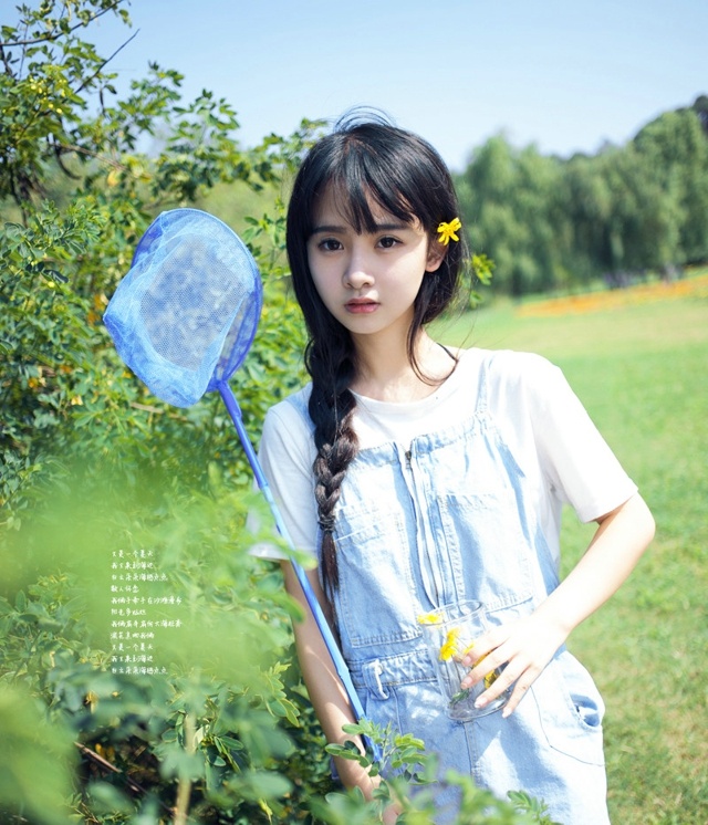 青青草地清纯甜美可爱大眼美女户外迷人写真集  @微相册 @微博摄影