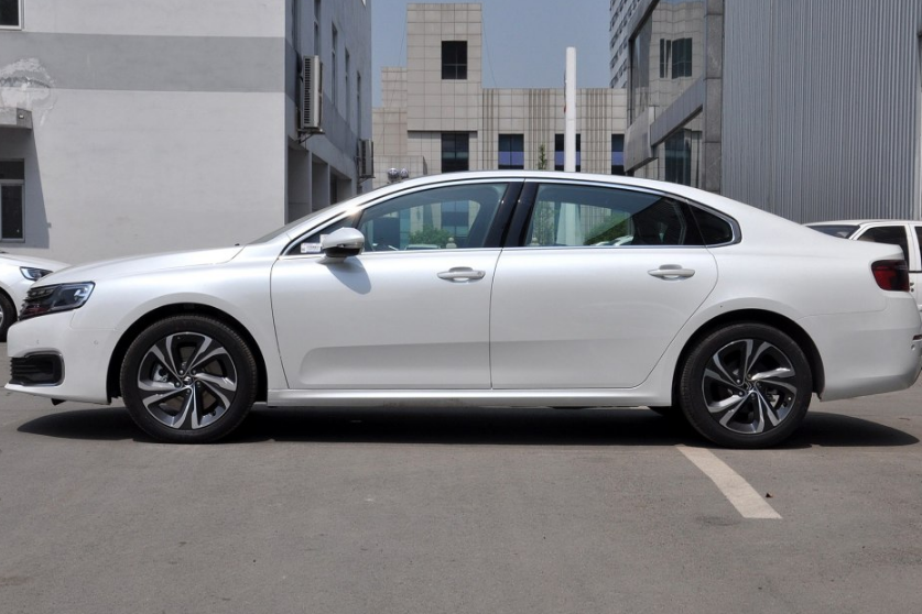 底盘全球第一，从64万沦落到18万，档次不输奥迪A6L，很厚道！