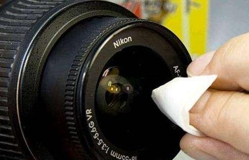 怎么防止相机镜头进灰和给相机除尘的方法