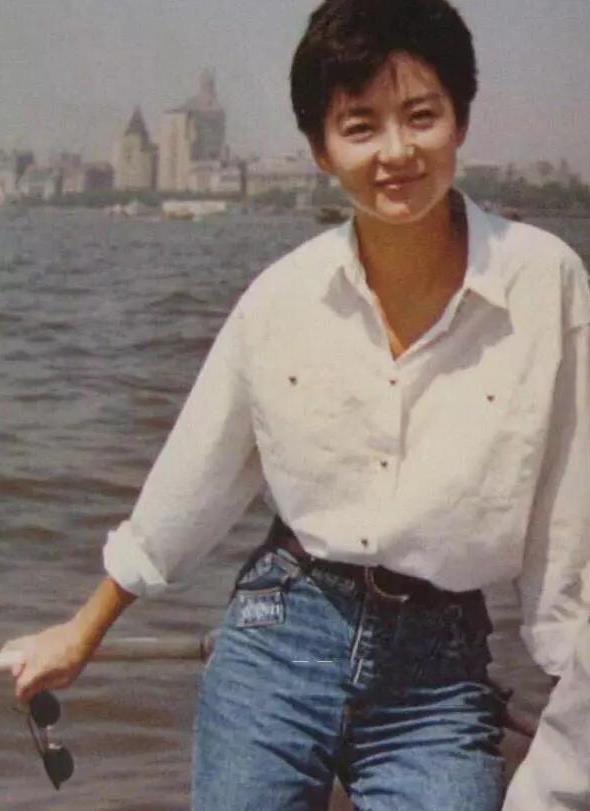 林青霞、朱茵、王祖贤穿的牛仔裤,反应90年代