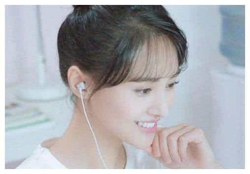 明星的性格:郑爽很孤僻,杨幂很个性,但是她给人