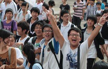 上世纪80年代考中专和当前考大学本科, 哪个更