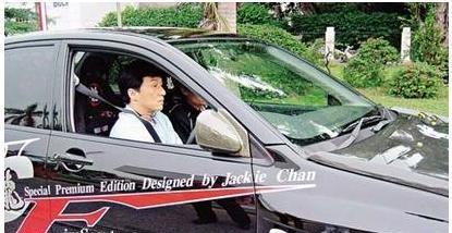 成龙有个癖好, 座驾上都印这个字! 最贵的能抵28辆兰博基尼