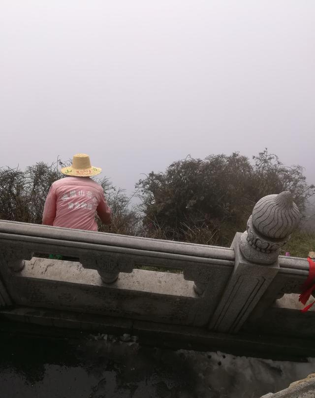 五一峨眉山真的美,国民素质有待提高