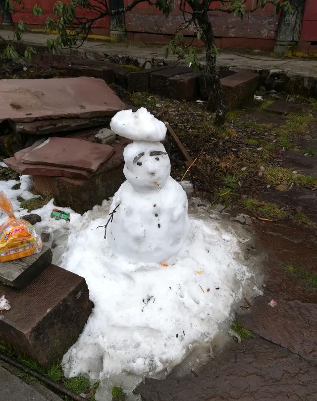 五一峨眉山真的美,国民素质有待提高