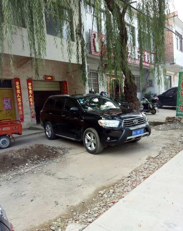 09款汉兰达完美外形, 现在30w也买不到这样的豪车了