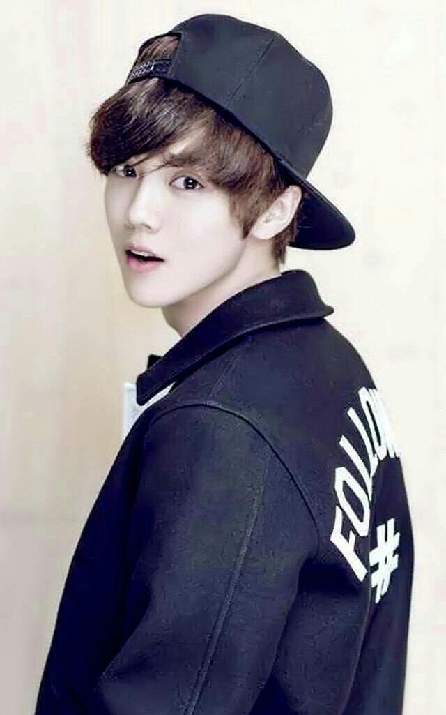 鹿晗表白粉丝: 谢谢赐名刘壮实, 剪刀手和LV很