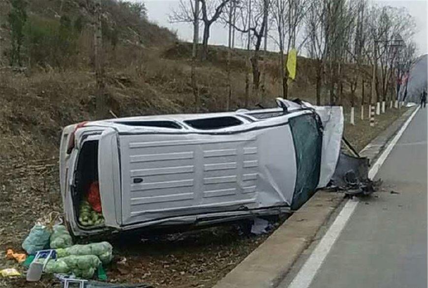 男子开车去县城,躲避车辆不小心翻车,称:换车以后还买