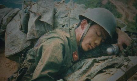 老照片: 中越自卫反击战中那些一瞬间!|越南|战士|突击队员_新浪新闻