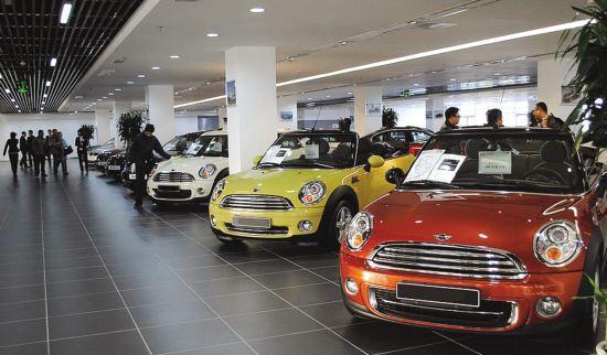 以前挤破头总想要城市户口, 看看这些村民们现在的豪车吧