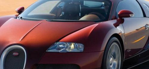 千万跑车随意停在路边, 过往的行人, 却只留意到车窗上的小纸条