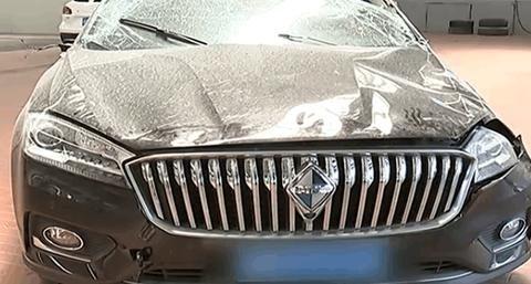 4S店做保养车子却被报废了，4S店让车主去找保险公司索赔！