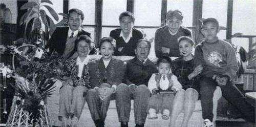 上将上将秦基伟的夫人是谁 秦基伟的绰号秦大刀怎么来的