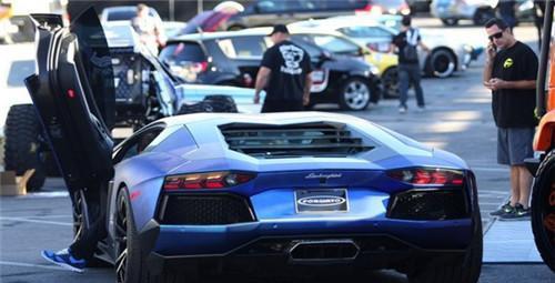 小伙入手辆兰博基尼, 车顶是手动拆装真怀疑自己买到山寨车