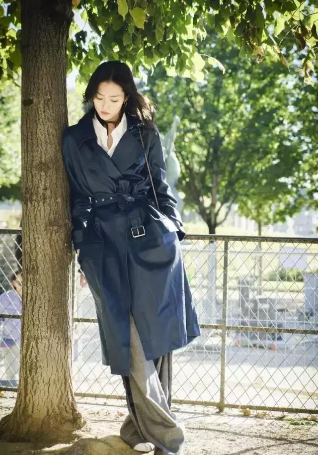 乍暖还寒,怎能不穿一件简约高级的百搭长风衣