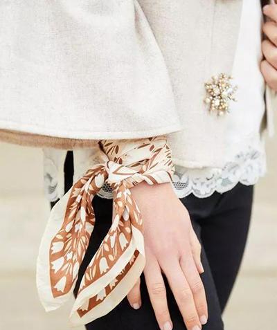 丝巾怎样系才好看?系法好胜过买几百件配饰