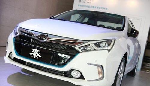 瑞风“宝瓶口”对阵比亚迪“龙颜”,谁家的大嘴玩得更溜?