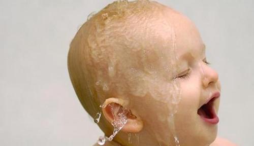 儿童发烧,究竟该多穿衣服,还是少穿衣服